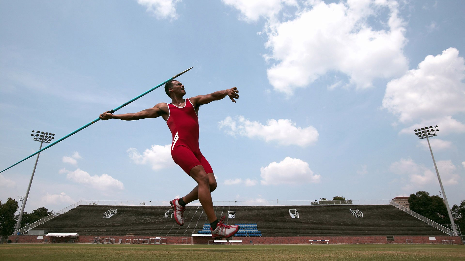 裁判新规引发热议，联盟不断推动判罚公平化，裁判员公平裁决